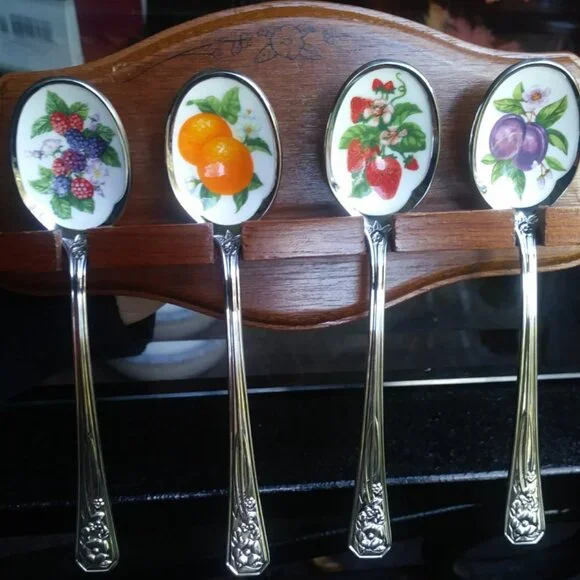 Vintage Avon 5pc Fruit Jelly Spoon Collection New With Box - Picture 2 of 3